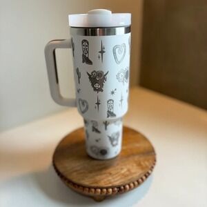 Embrace the Wild West Spirit: Laser-Engraved‎ Western Cowhead and Boots 40oz